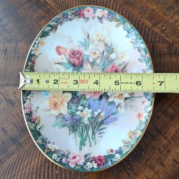 Lena Liu Collectible Oval Plate Mint Condition Flowers Floral Cameo Enchantment - Picture 3 of 4